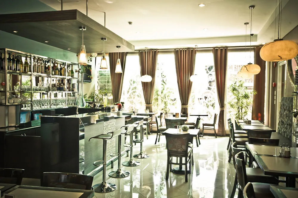 Avitel Hotel Makati City 2*,
